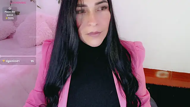 luna lgomez  online show from 5, 3, 2025