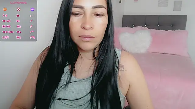 luna lgomez  online show from 4, 3, 2026