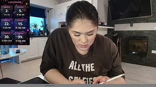 Snapshot of Layla- chatting on 11, 12, 2024 Layla- online show from 11, 12, 2024