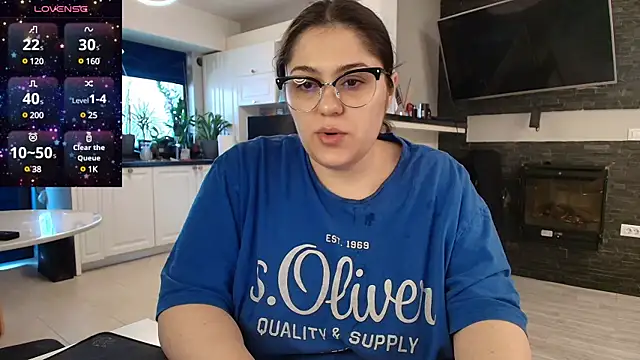 Snapshot of Layla- chatting on 7, 2, 2025 Layla- online show from 7, 2, 2025