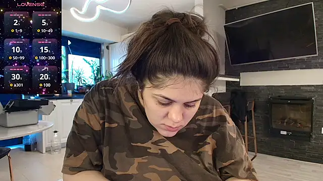 Snapshot of Layla- chatting on 25, 2, 2025 Layla- online show from 25, 2, 2025