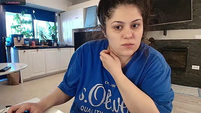 Snapshot of Layla- chatting on 21, 3, 2025 Layla- online show from 21, 3, 2025