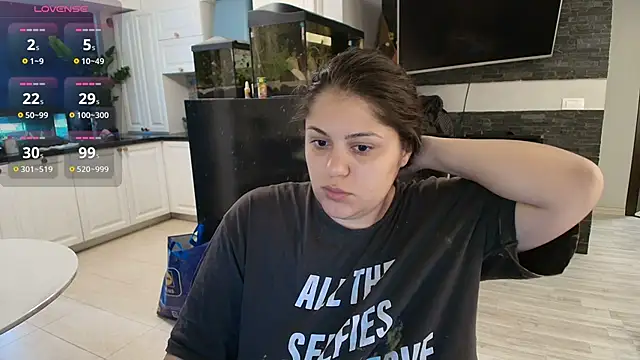 Snapshot of Layla- chatting on 18, 9, 2025 Layla- online show from 18, 9, 2025