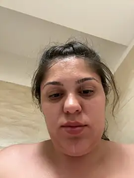 Snapshot of Layla- chatting on 27, 9, 2025 Layla- online show from 27, 9, 2025