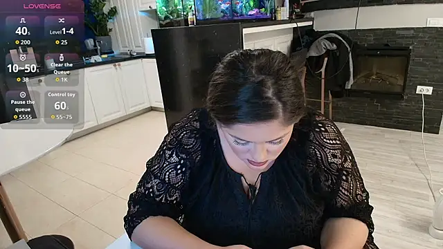 Snapshot of Layla- chatting on 5, 10, 2025 Layla- online show from 5, 10, 2025