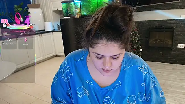 Snapshot of Layla- chatting on 27, 2, 2026 Layla- online show from 27, 2, 2026