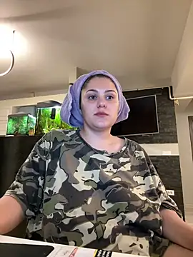 Snapshot of Layla- chatting on 4, 6, 2026 Layla- online show from 4, 6, 2026