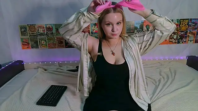 Snapshot of Beatrice_7 chatting on 8, 3, 2025 Beatrice 7 online show from 8, 3, 2025
