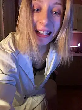 Snapshot of amorearte_m chatting on 5, 3, 2025 amorearte m online show from 5, 3, 2025