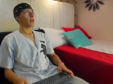 Snapshot of Andrew_Wolff chatting on 4, 11, 2025 Andrew Wolff online show from 4, 11, 2025