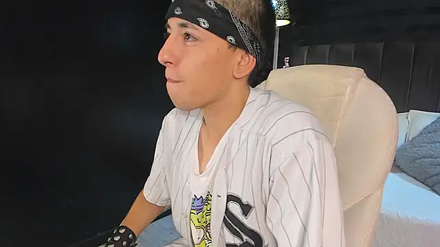 Snapshot of Andrew_Wolff chatting on 6, 11, 2025 Andrew Wolff online show from 6, 11, 2025