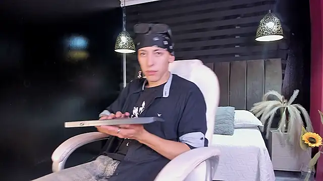 Snapshot of Andrew_Wolff chatting on 7, 11, 2025 Andrew Wolff online show from 7, 11, 2025