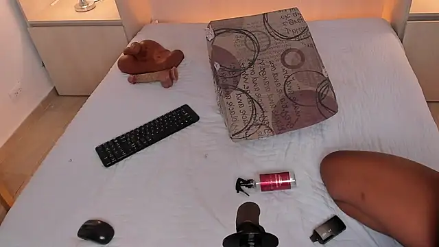 Snapshot of BeverlySteel chatting on 9, 11, 2025 BeverlySteel online show from 9, 11, 2025