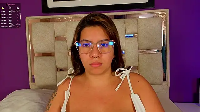 Snapshot of emilyy_cooperr chatting on 1, 5, 2026 emilyy cooperr online show from 1, 5, 2026