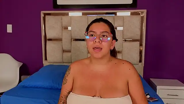 Snapshot of emilyy_cooperr chatting on 10, 7, 2026 emilyy cooperr online show from 10, 7, 2026
