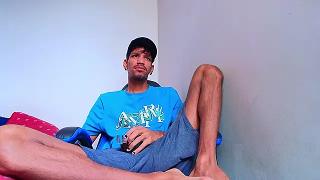 Snapshot of Miguel_bigcock chatting on 25, 6, 2026 Miguel bigcock online show from 25, 6, 2026