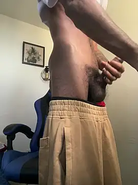Snapshot of Miguel_bigcock chatting on 17, 7, 2026 Miguel bigcock online show from 17, 7, 2026