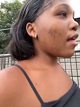 Snapshot of Beyoncex05 chatting on 13, 11, 2025 Beyoncex05 online show from 13, 11, 2025