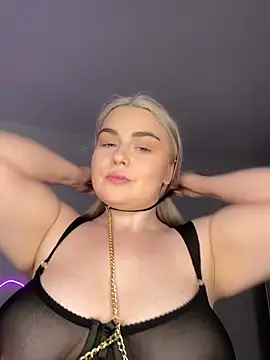 Snapshot of April_Vancee chatting on 8, 3, 2025 April Vancee online show from 8, 3, 2025