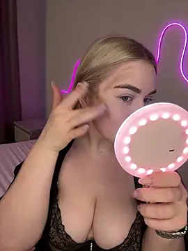 Snapshot of April_Vancee chatting on 13, 3, 2025 April Vancee online show from 13, 3, 2025