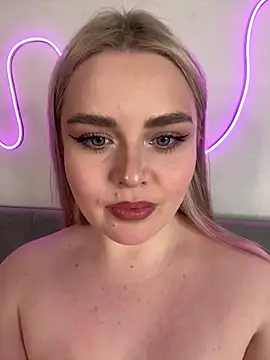 Snapshot of April_Vancee chatting on 14, 3, 2025 April Vancee online show from 14, 3, 2025