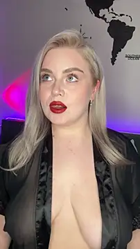 Snapshot of April_Vancee chatting on 8, 10, 2025 April Vancee online show from 8, 10, 2025