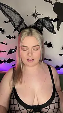 Snapshot of April_Vancee chatting on 20, 10, 2025 April Vancee online show from 20, 10, 2025