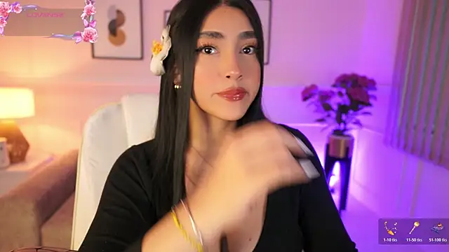 Snapshot of JulesBenett chatting on 4, 12, 2025 JulesBenett online show from 4, 12, 2025