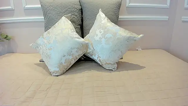 Lucy Canel online show from 21, 11, 2025