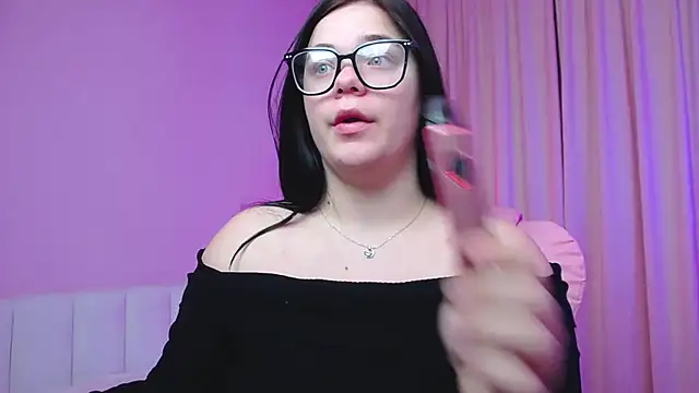 Snapshot of Eliss_Shyyo chatting on 9, 3, 2025 Eliss Shyyo online show from 9, 3, 2025