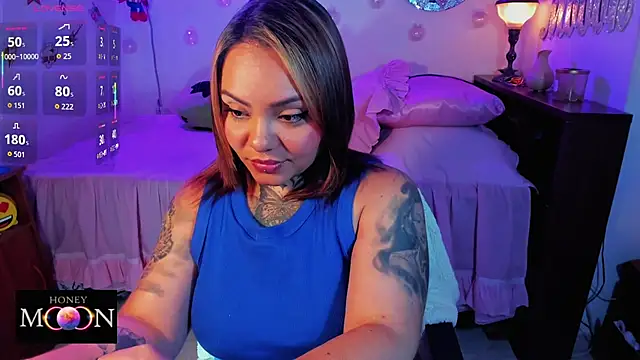 Snapshot of honey_mooon chatting on 25, 11, 2025 honey mooon online show from 25, 11, 2025