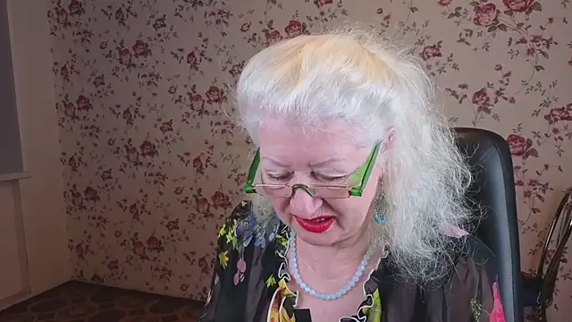 Maya Mayflower online show from 17, 11, 2025