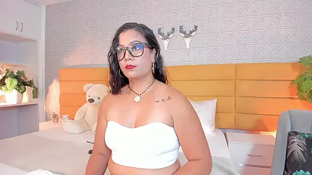 Snapshot of LeilaHiuston chatting on 30, 4, 2026 LeilaHiuston online show from 30, 4, 2026