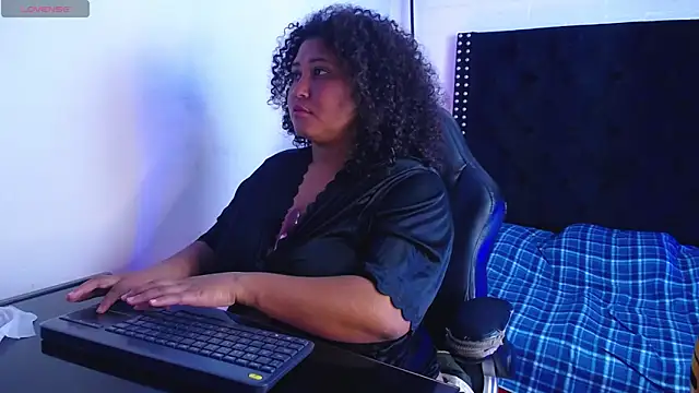 Ayliinn  online show from 6, 3, 2025