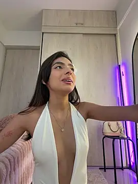 ZaraLuuv online show from 16, 4, 2026