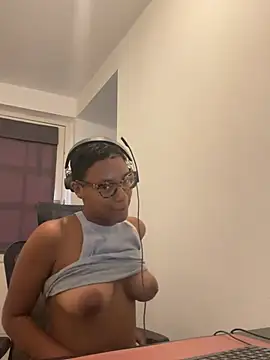 Snapshot of Melia_Rayne chatting on 29, 6, 2026 Melia Rayne online show from 29, 6, 2026