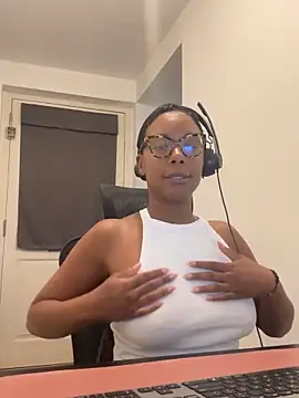 Snapshot of Melia_Rayne chatting on 30, 6, 2026 Melia Rayne online show from 30, 6, 2026