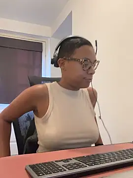 Snapshot of Melia_Rayne chatting on 9, 7, 2026 Melia Rayne online show from 9, 7, 2026