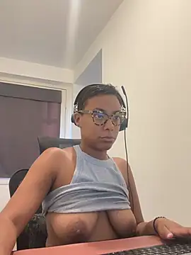 Snapshot of Melia_Rayne chatting on 16, 7, 2026 Melia Rayne online show from 16, 7, 2026