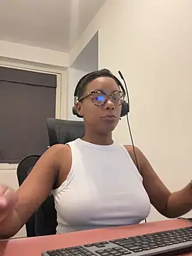 Snapshot of Melia_Rayne chatting on 17, 7, 2026 Melia Rayne online show from 17, 7, 2026
