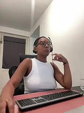 Snapshot of Melia_Rayne chatting on 21, 7, 2026 Melia Rayne online show from 21, 7, 2026