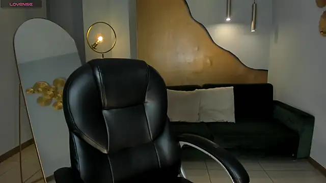 Snapshot of BellaClark1 chatting on 10, 10, 2025 BellaClark1 online show from 10, 10, 2025