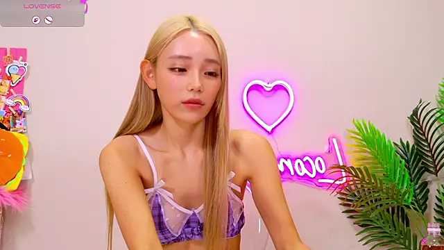 Snapshot of -LOCOMOCO- chatting on 2, 6, 2026 -LOCOMOCO- online show from 2, 6, 2026