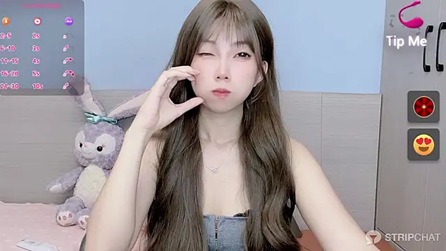 Snapshot of Evelyn-168 chatting on 4, 10, 2025 Evelyn-168 online show from 4, 10, 2025