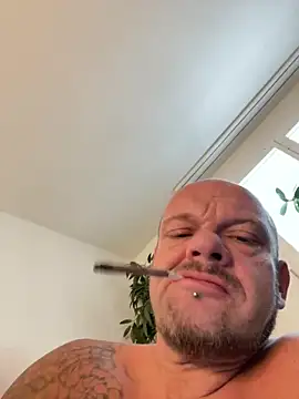 HerrundFrau-M online show from 8, 3, 2025