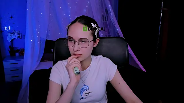 Snapshot of mona_cloud chatting on 7, 5, 2026 mona cloud online show from 7, 5, 2026