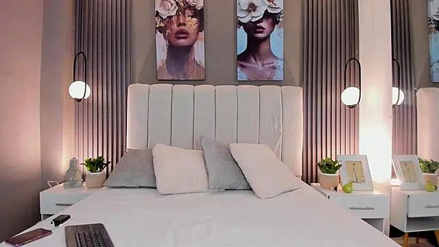 GiannaColling1 online show from 12, 11, 2025