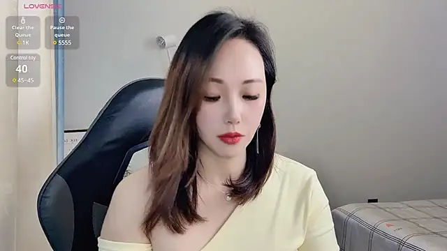 Snapshot of Dewluna chatting on 5, 3, 2025 Dewluna online show from 5, 3, 2025