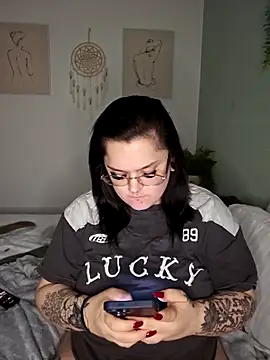 Saucy-Serenity online show from 21, 12, 2025