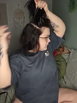 Snapshot of Saucy-Serenity chatting on 17, 5, 2026 Saucy-Serenity online show from 17, 5, 2026